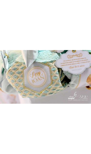 Lumanare botez cu ingeri gold dantela verde menta si broderie cu numele bebelusului cusuta in baza lumanarii 18